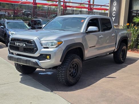 Used 2021 Toyota Tacoma TRD Off-Road w/ Technology Package AWD/4WD image 5