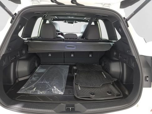 Certified 2025 Subaru Forester Premium AWD/4WD image 37