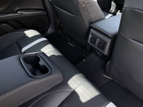 Used 2025 Toyota Camry SE image 29