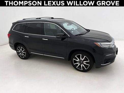 Used 2020 Honda Pilot Touring image 1