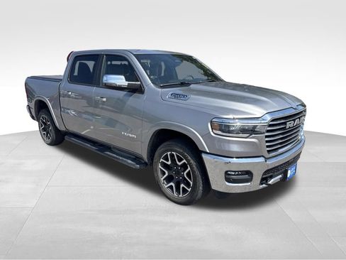 Used 2025 RAM 1500 Laramie AWD/4WD image 9