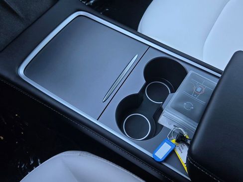 Used 2023 Tesla Model Y Long Range image 17