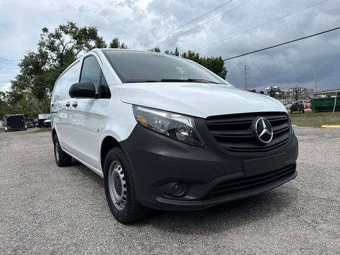 Used 2023 Mercedes-Benz Metris image 12