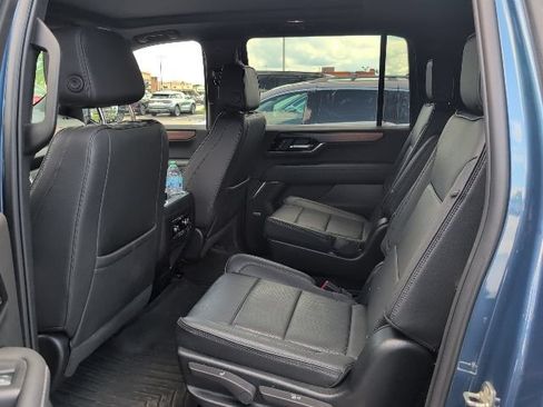 Used 2025 GMC Yukon XL Denali w/ Sun & Power Step Package AWD/4WD image 5