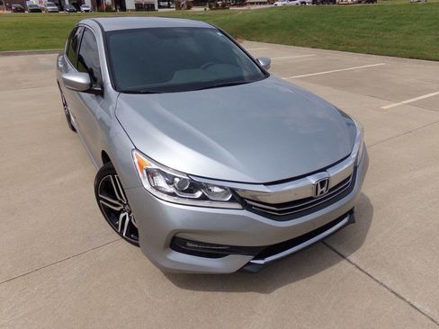 Used 2017 Honda Accord Sport image 3