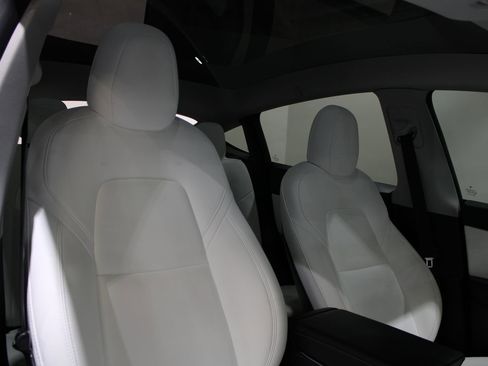 Used 2021 Tesla Model Y Long Range image 28