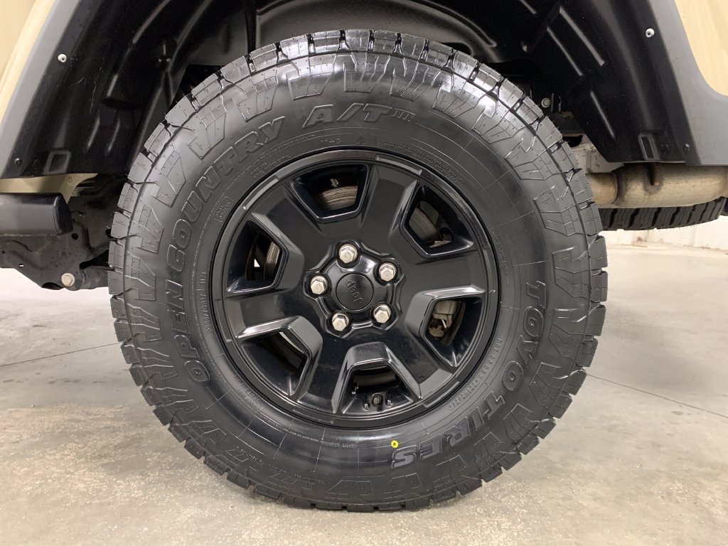 Used 2022 Jeep Gladiator Mojave w/ Cold Weather Group AWD/4WD image 5