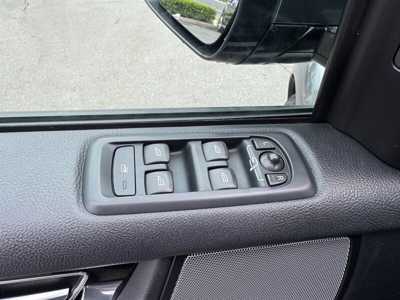 Used 2016 Land Rover LR4 HSE Silver Edition AWD/4WD image 28