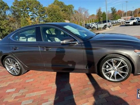Used 2023 Genesis G70 2.0T image 3