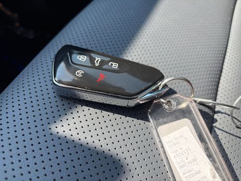 Used 2026 Volkswagen Tiguan SE AWD/4WD image 18