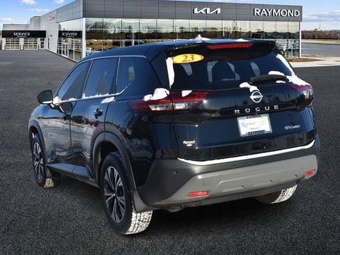 Used 2023 Nissan Rogue SV image 5