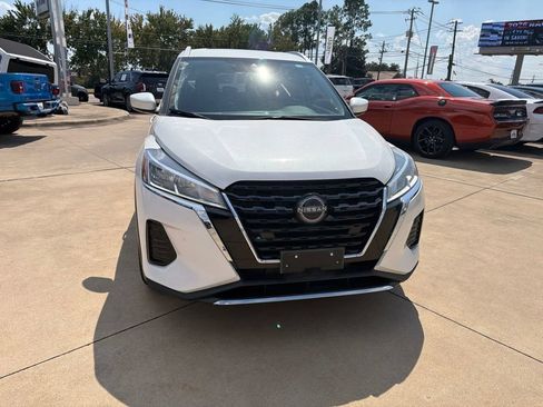 Used 2023 Nissan Kicks SV FWD image 3