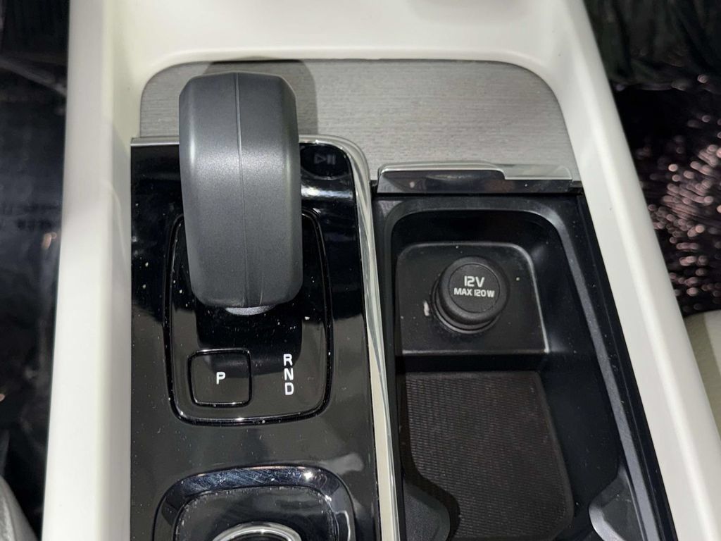 Used 2023 Volvo XC60 B5 Plus w/ Protection Package Premier AWD/4WD image 24