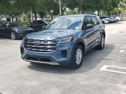 Used 2025 Ford Explorer Active RWD image 7