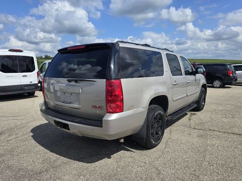 Used 2007 GMC Yukon XL SLT w/ SLT Preferred Equipment Group image 3