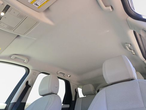 Used 2019 Land Rover Discovery Sport SE AWD/4WD image 33