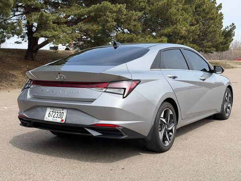 Used 2022 Hyundai Elantra Limited w/ Preferred Accessory Package image 3