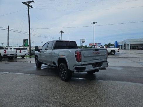 Used 2025 GMC Sierra 2500 AT4 w/ AT4 Premium Plus Package AWD/4WD image 8