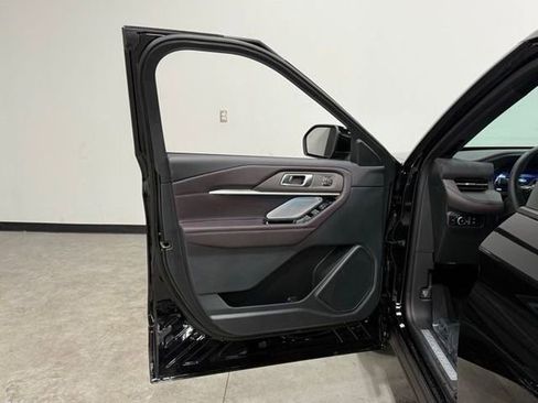 New 2026 Ford Explorer Platinum RWD image 18