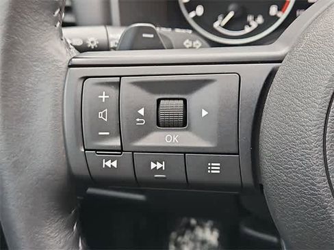 Used 2024 Nissan Rogue SV w/ SV Premium Package image 24