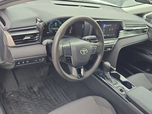 Used 2025 Toyota Camry LE image 11