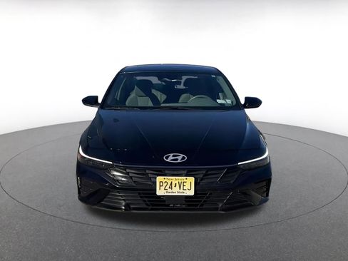 Used 2025 Hyundai Elantra SEL image 4