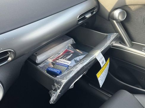 New 2025 Genesis GV60 Advanced image 36