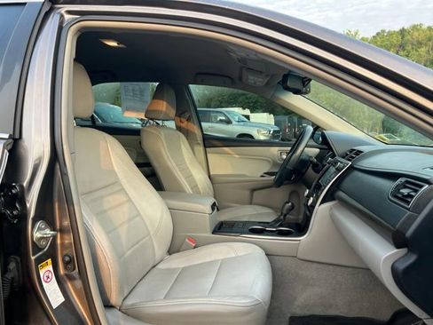 Used 2017 Toyota Camry XLE w/ Convenience Package FWD image 14