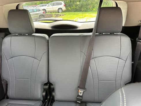 Used 2019 Buick Enclave Essence image 13