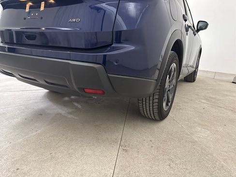Used 2025 Nissan Rogue SV AWD/4WD image 23