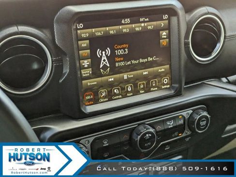 Used 2022 Jeep Wrangler Unlimited Sahara image 15
