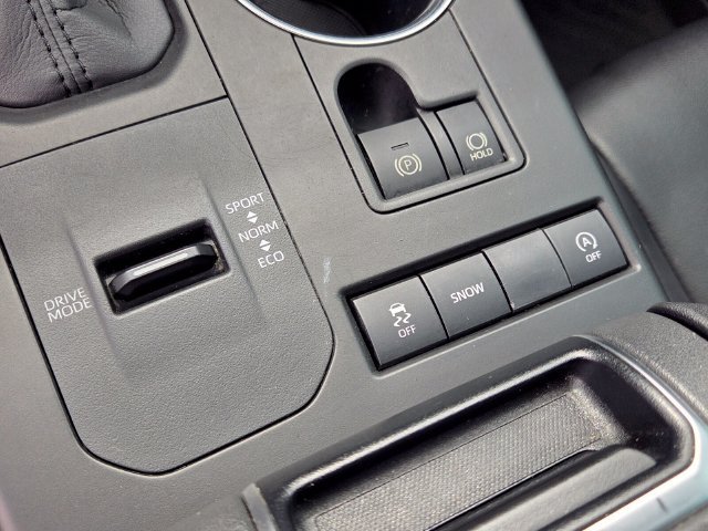 Used 2020 Toyota Highlander XLE FWD image 26