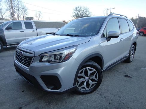 Used 2020 Subaru Forester Premium image 1