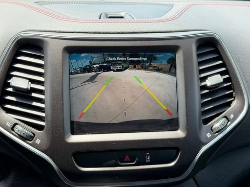 Used 2022 Jeep Cherokee Trailhawk w/ Sound & Nav Group AWD/4WD image 15
