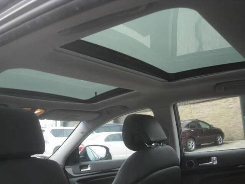 Used 2015 Kia Cadenza Premium w/ Luxury Package image 12