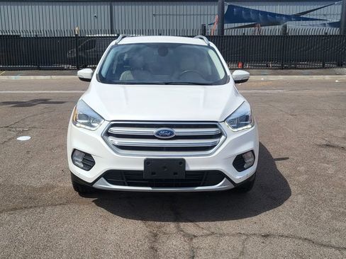 Used 2019 Ford Escape Titanium image 3