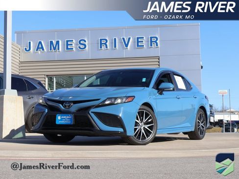 Used 2023 Toyota Camry SE image 1