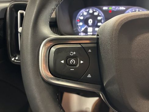 Used 2022 Volvo XC40 T5 R-Design w/ Climate Package image 29