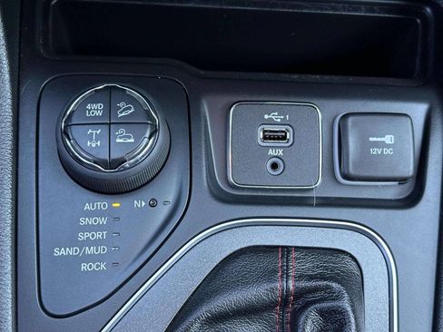 Used 2019 Jeep Cherokee Trailhawk w/ Cold Weather Group AWD/4WD image 33