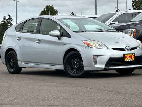 Used 2013 Toyota Prius Two FWD image 2