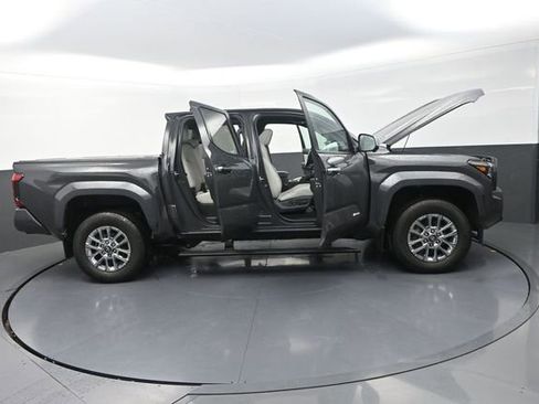 Used 2024 Toyota Tacoma Limited w/ Limited Package (LT) AWD/4WD image 45