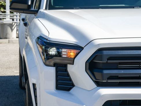 Used 2024 Toyota Tacoma SR image 4