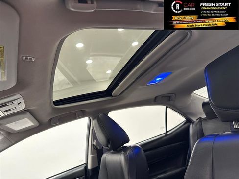 Used 2018 Toyota Corolla SE image 14