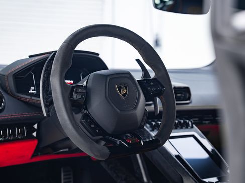 Used 2020 Lamborghini Huracan EVO image 30