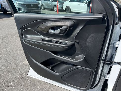 Used 2024 GMC Terrain SLE image 18