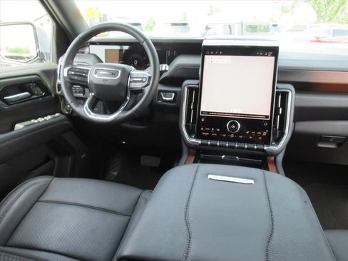 Used 2025 GMC Yukon Denali AWD/4WD image 13
