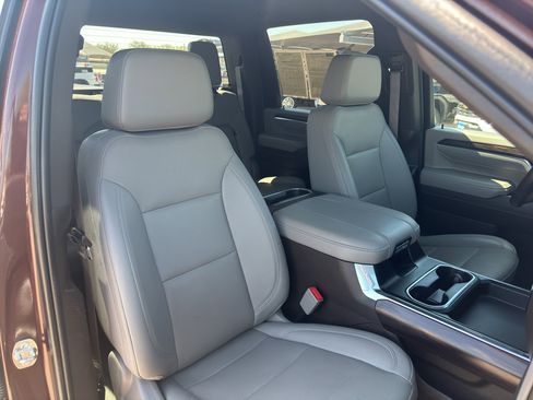 Used 2024 GMC Sierra 3500 SLT w/ SLT Convenience Package image 17