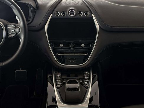 Used 2024 Aston Martin DBX image 28