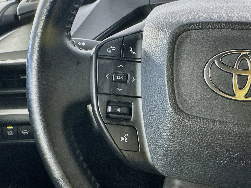 Used 2025 Toyota Prius LE FWD image 25