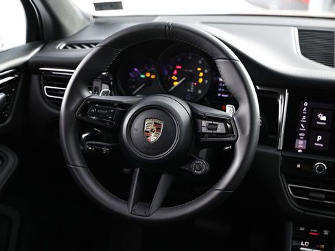 Certified 2026 Porsche Macan AWD/4WD image 29